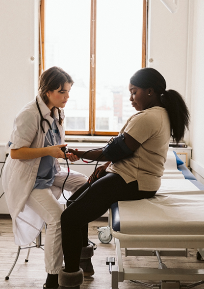 Accès aux soins : professionnels de santé spécialisés et solutions de prise en charge adaptées.